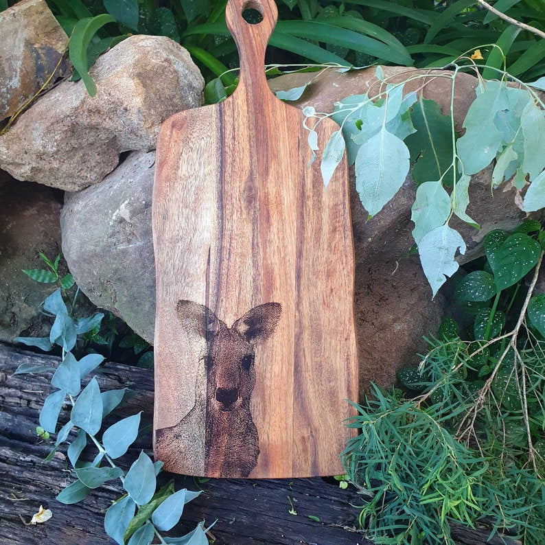 Eastern Grey Kangaroo Custom Engraved Australian Native Hardwood Chopping/Cutting/Serving Paddle Board